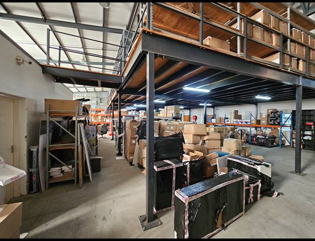 1,280M² WAREHOUSE FOR SALE IN NORTH RIDING
